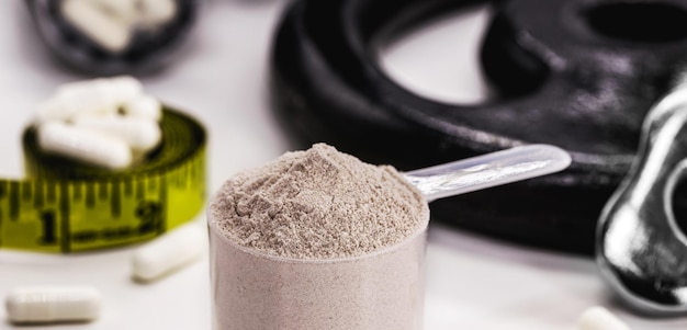 Aminokwasy BCAA jak brać podczas treningu?