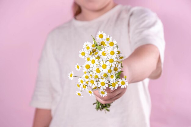 Jak pić rumianek, by wykorzystać jego właściwości?