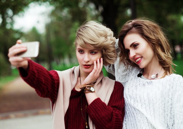 Szałwia czy można ją pić i kiedy warto sięgnąć po ten napar?