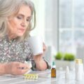 Jaki zestaw witamin dla seniora sprawdzi się na co dzień?